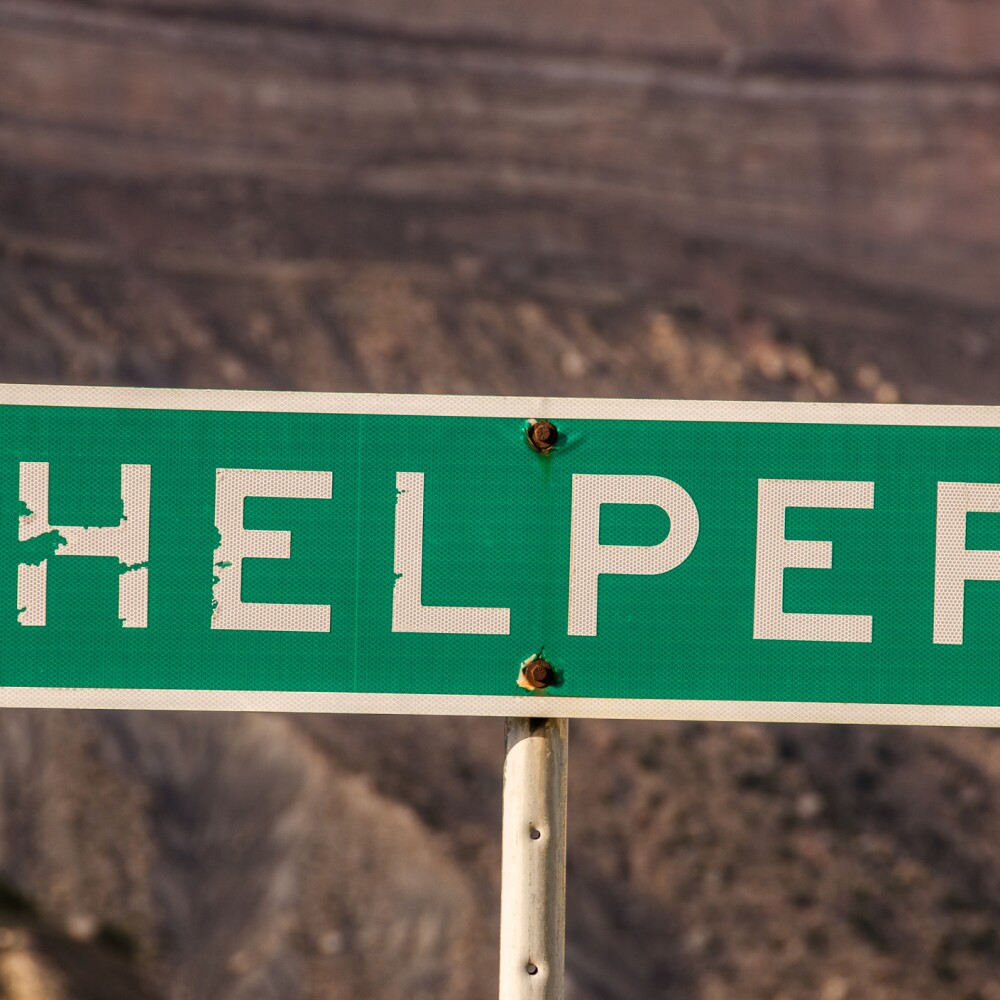 Helper highway sign
