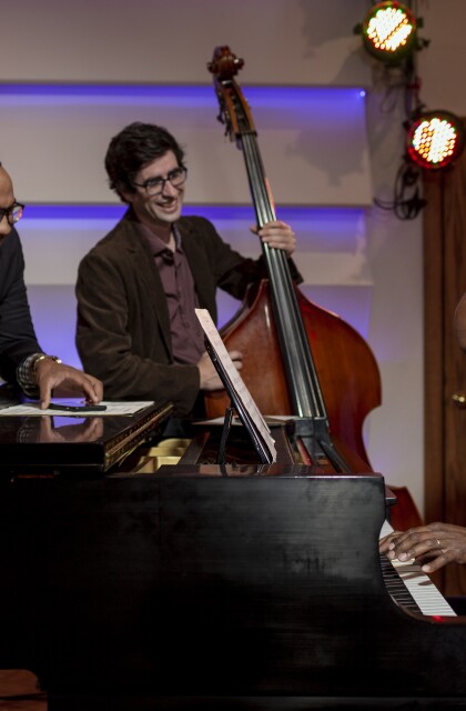 Music Moves. Reggie James trio