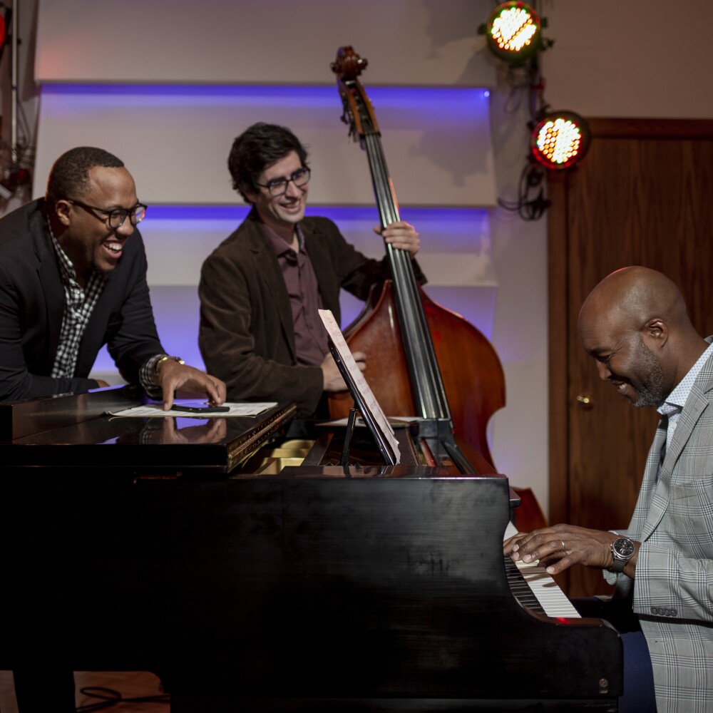 Music Moves. Reggie James trio